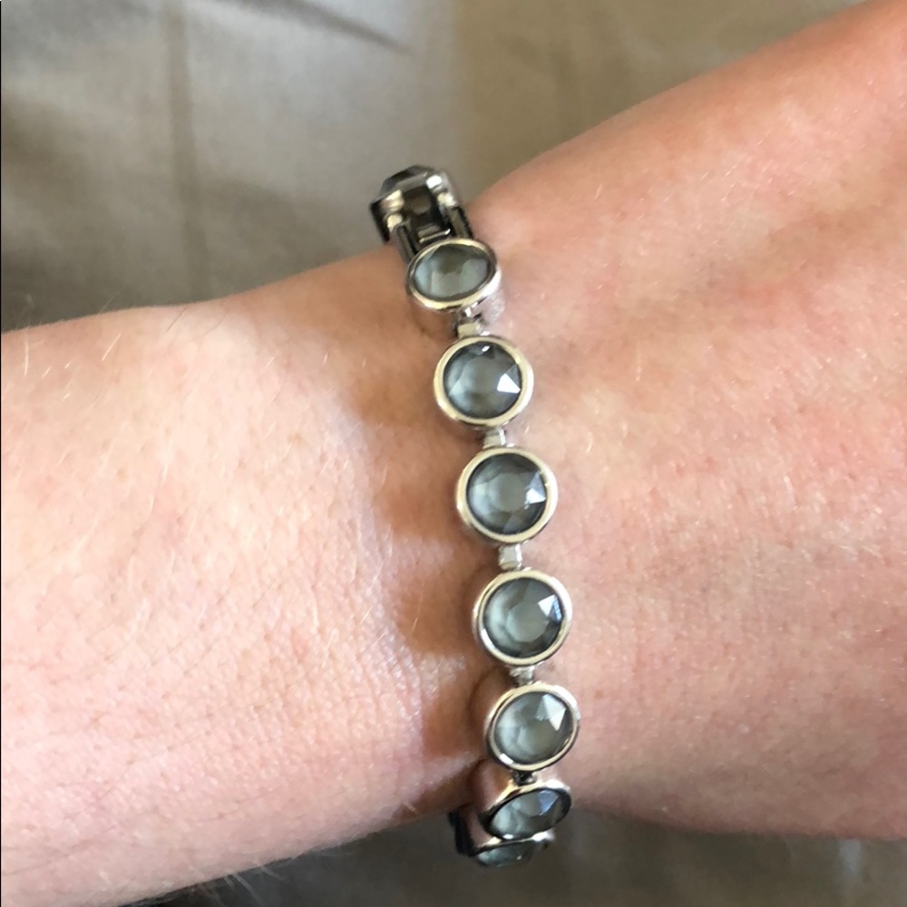 Grey boutique beaded bracelet great condition - Picture 4 of 6